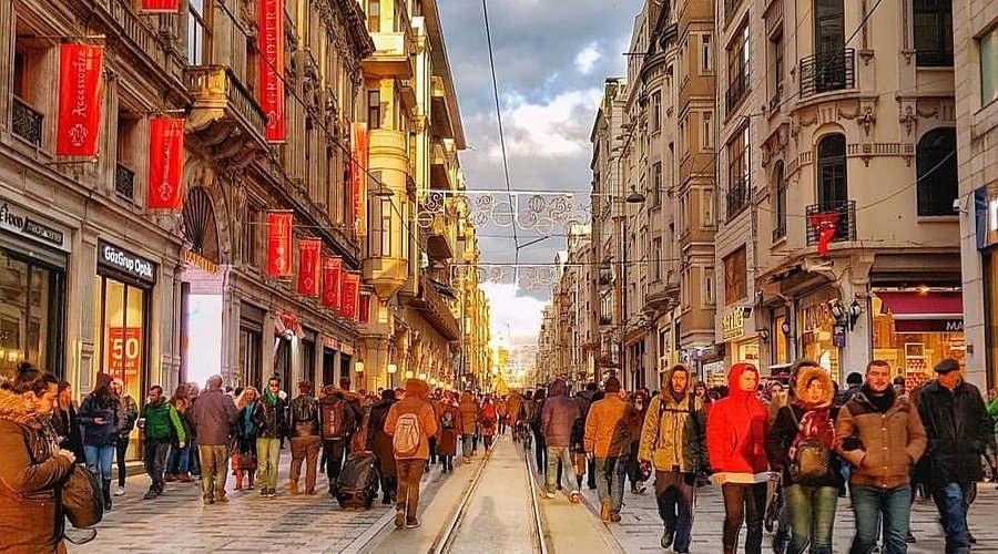 https://expats.istanbul/wp-content/uploads/2025/03/istiklal.jpg